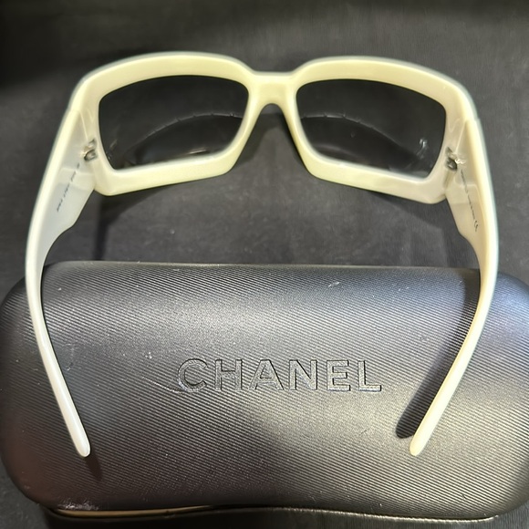 Glasses in excellent condition $250 plus shipping - Picture 5 of 5